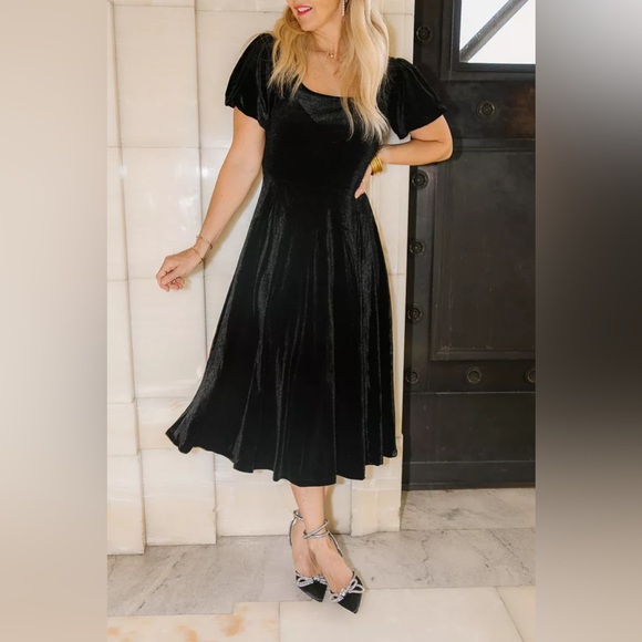 Ivy City Co Dresses & Skirts - Ivy City Co Cleo Dress Black Velvet Velour Maxi Dress with Puff Sleeves XL